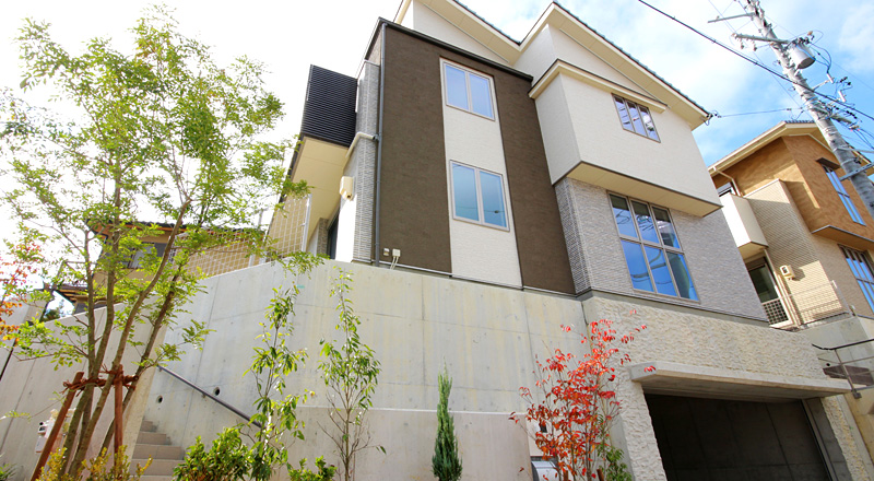 ビルトインガレージのある家