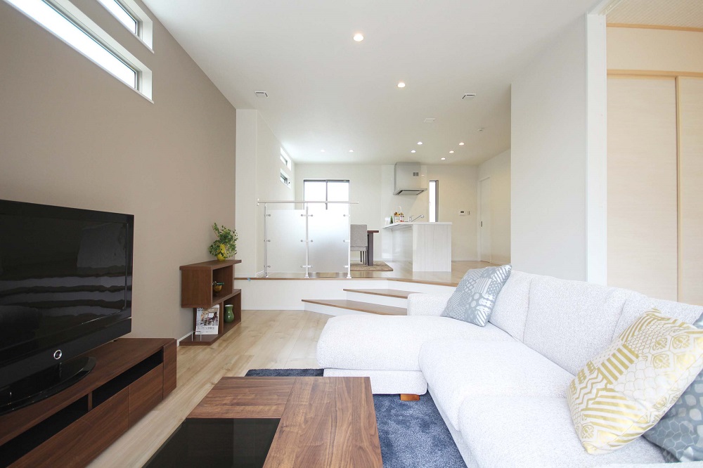 スキップフロアで空間に広がりのある家