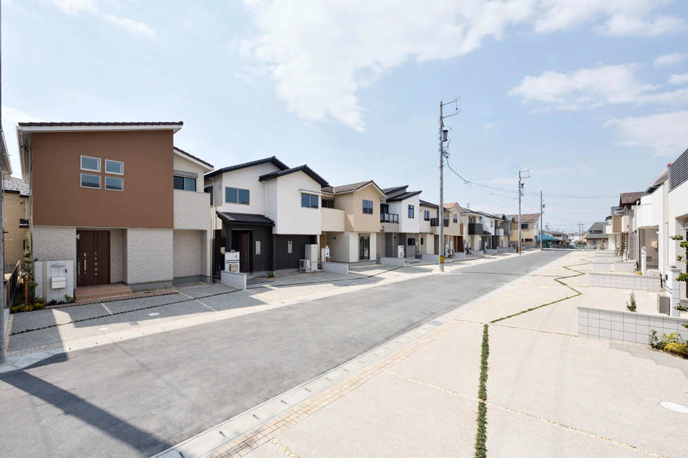 統⼀感のある街並みを形成 〜45邸の⼤型分譲地〜