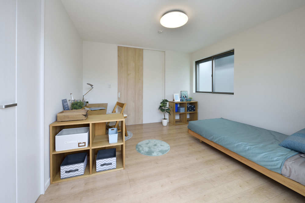 都⼼に近い便利さと、ゆったり駐⾞を兼ね備えた家