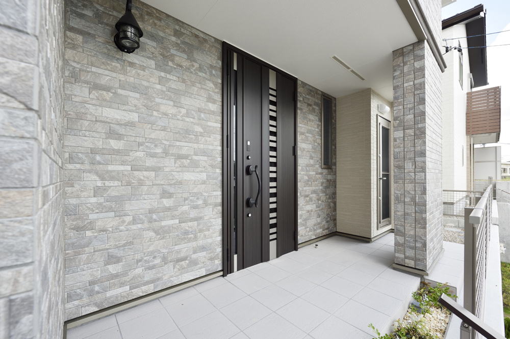 傾斜地をうまく活⽤した住宅