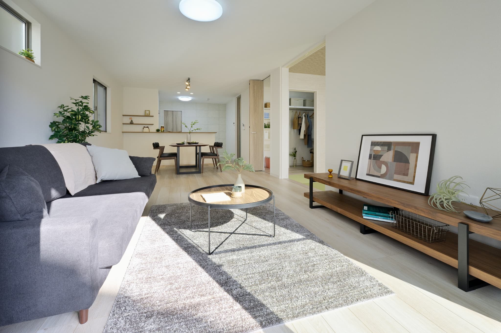 リビングがすっきり片付く。ファミリークローゼットのある家