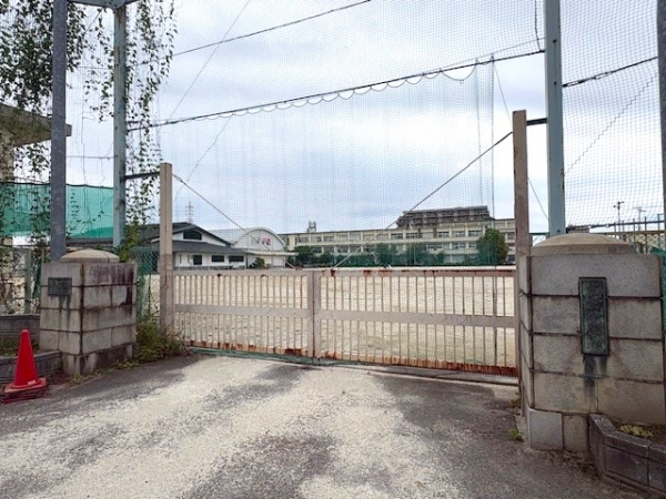 岩倉中学校 (自転車通学可)