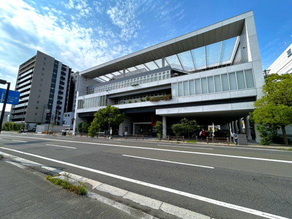 桑名市立中央図書館