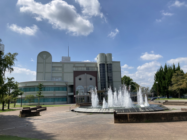各務原市立中央図書館