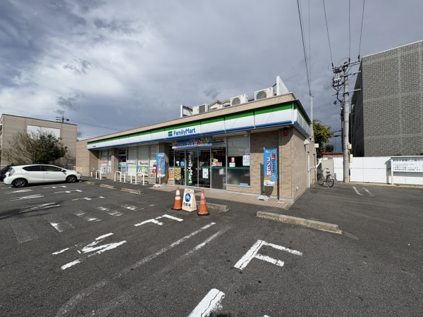ファミリーマート 岩倉大地新町店