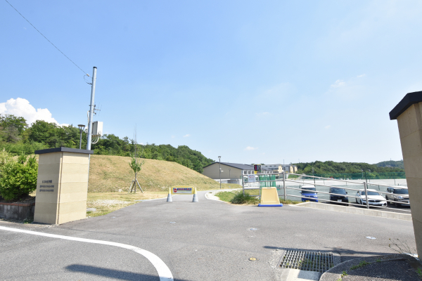 にじの丘学園(小中一貫校)(バス通学可)