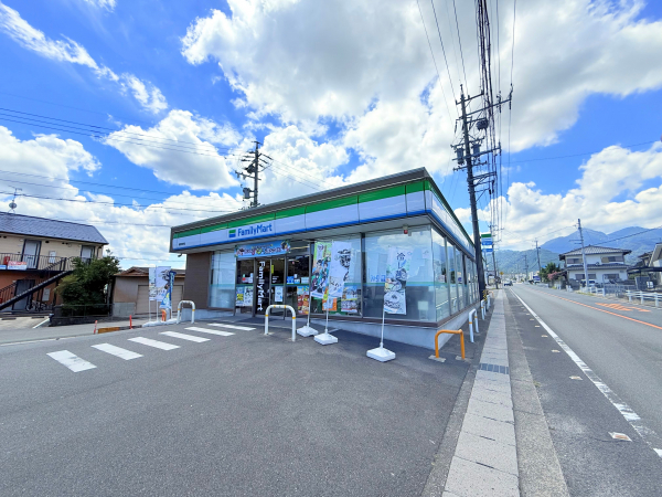 ファミリーマート 菰野桜野店