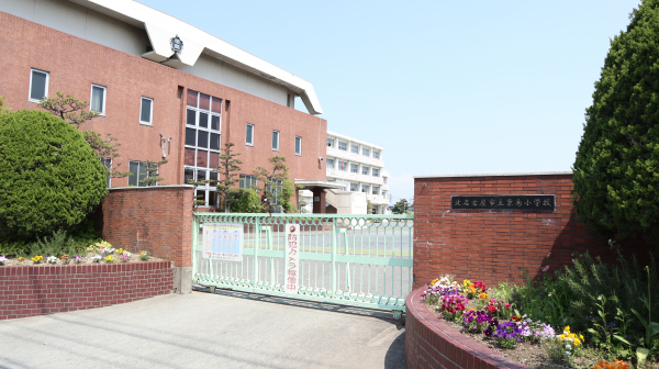 栗島小学校