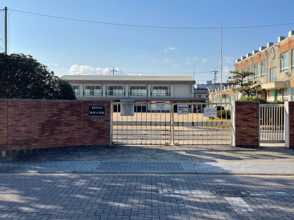 諏訪小学校