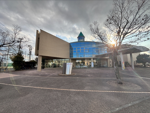 愛西市中央図書館